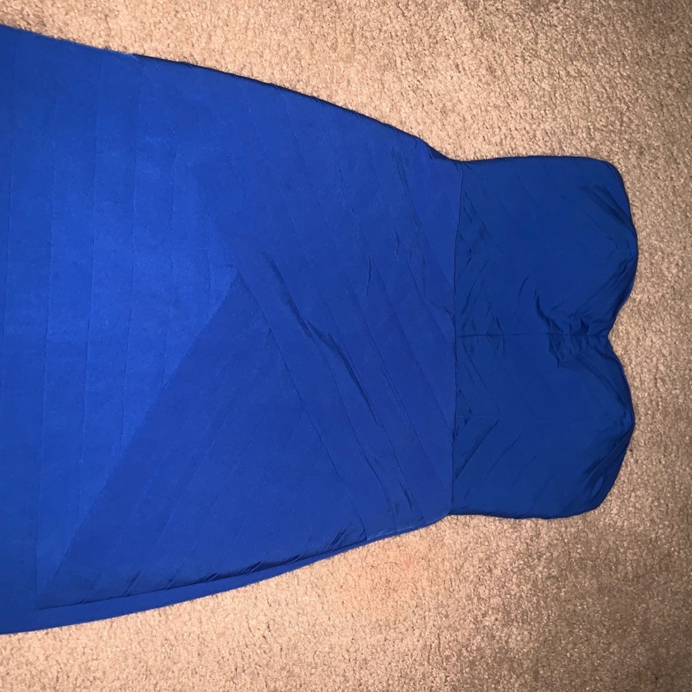 Dresses - Picture 2 of 5